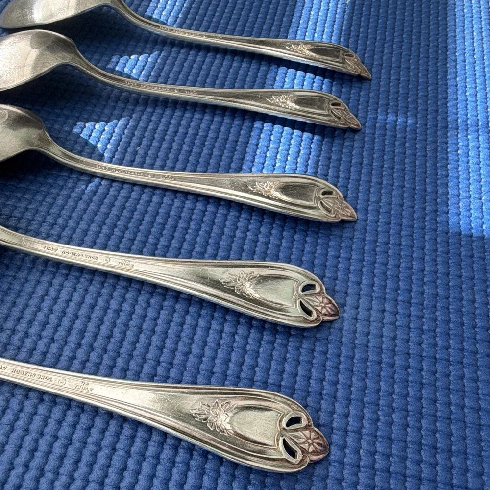 1847 Rogers Bros Old Colony Silverplate XS Triple spoons 7